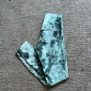 Lululemon High Rise Aligns. Size 4. Color- Diamond Dye Starlight Smoked Spruce